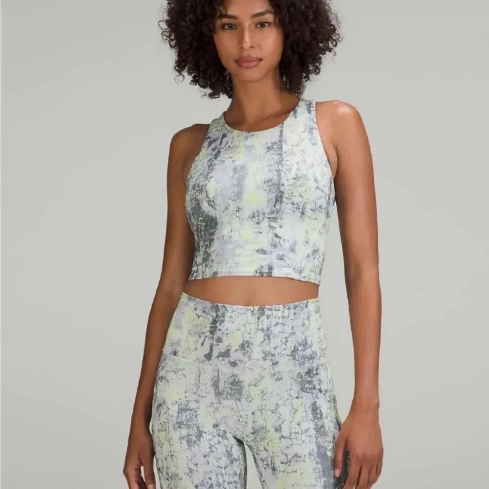 Lululemon Invigorate Training Tank Top Women Size 8